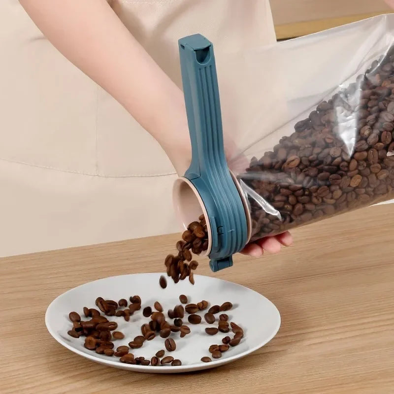 2pcs Food Storage Bag Sealing Clips Plastic Cap Sealer Clip with Pour Spouts Snack Candy Storage Keep Food Fresh Kitchen Gadgets